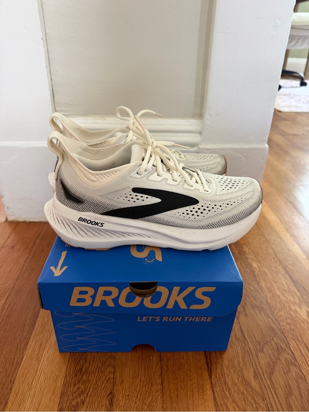 Brooks Women’s Glycerin 23 Running Shoes